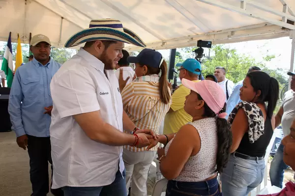 Gobernador Orlando Benítez entregó vía en Chimá